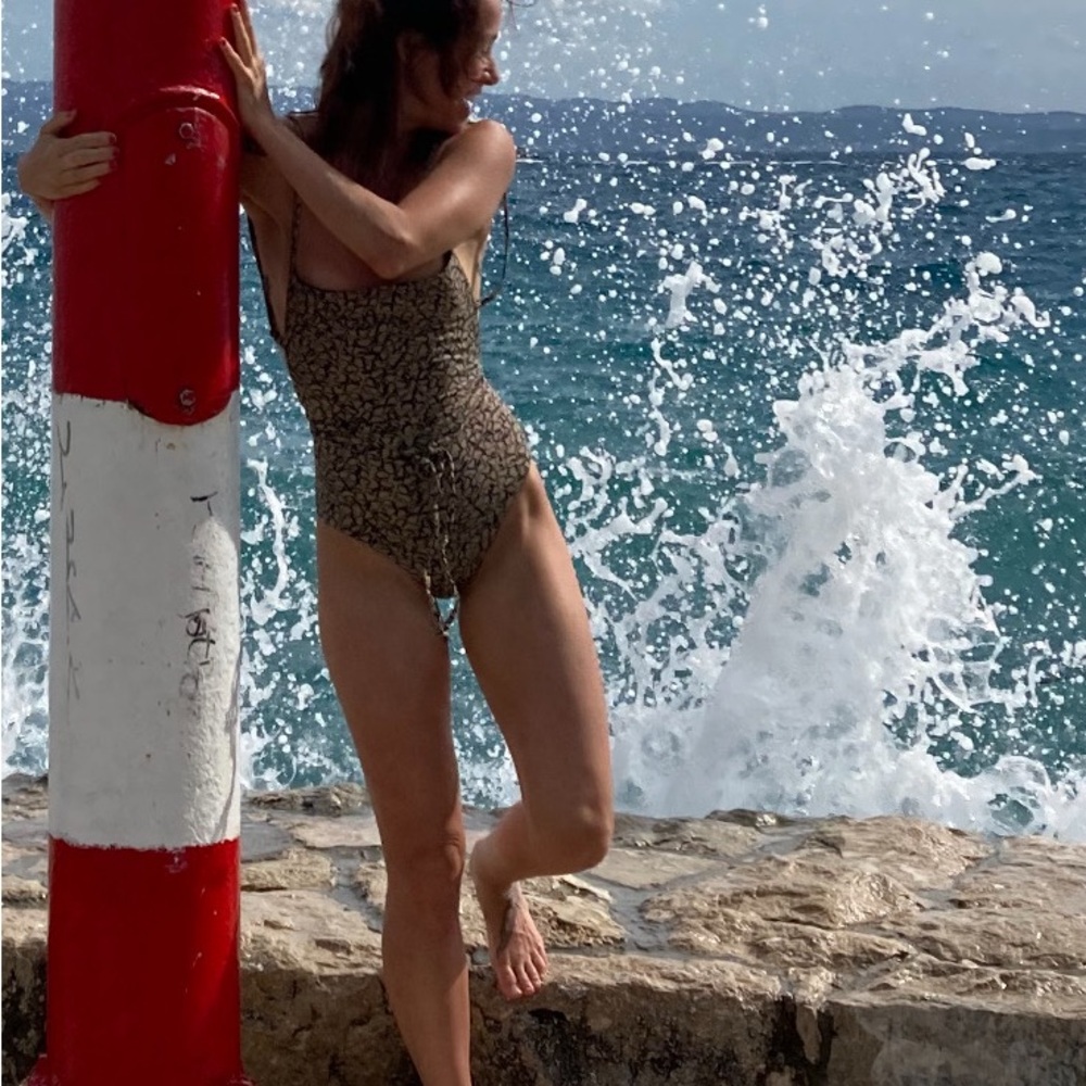 Anemos LA sustainable swimsuit - Picture 5 of 8